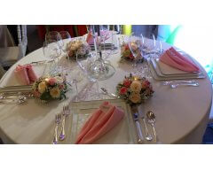 decoration table rond fleurs pastel