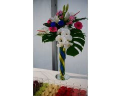 decoration table vase cannele fleurs bleu et blanc