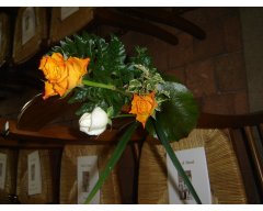 decoration eglise banc roses orange