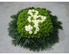 composition florale deuil coussin carre vert blanc