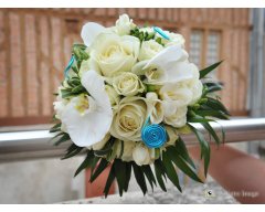 BOUQUET MARIEE ROND OCHIDEE BLANCHE ET ROSE BLANCHE