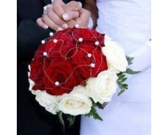 BOUQUET MARIEE ROND ROSES ROUGE ET ROSES BLANCHE